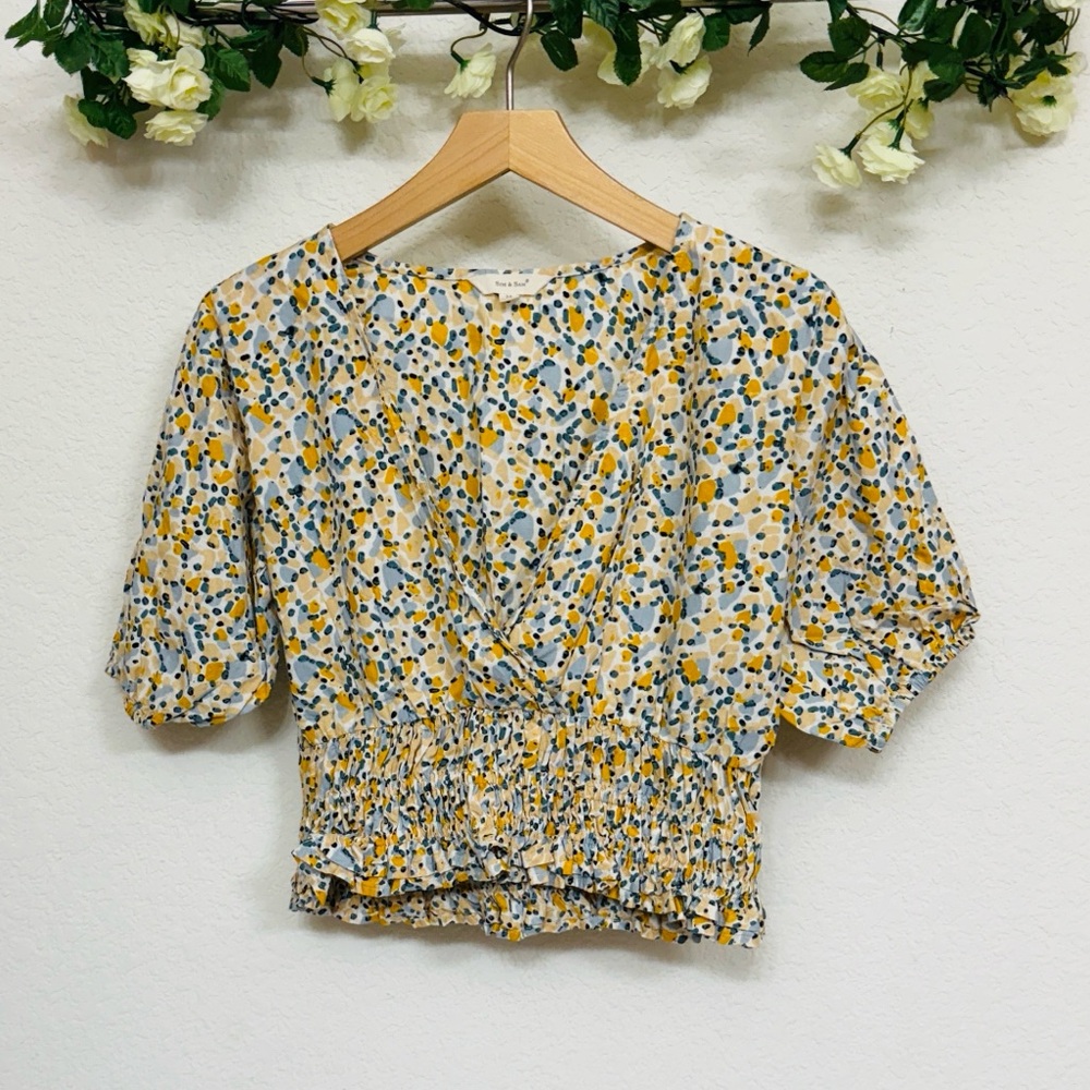 Sim & Sam • Puff Sleeve Top
